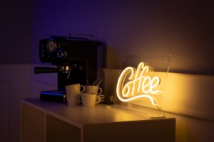 Neonskylt Coffee för hylla/bord
